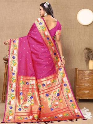 Magenta floral woven design zari paithani saree 4