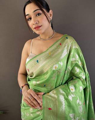 Green woven design zari banarasi saree 4