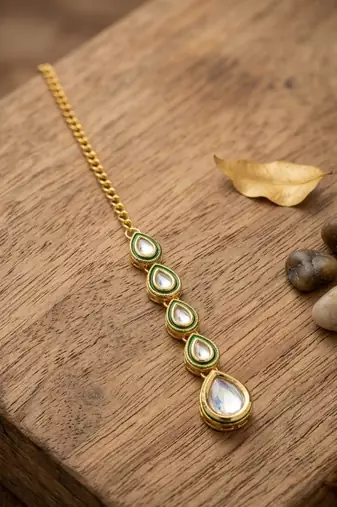 Kundan maangtika