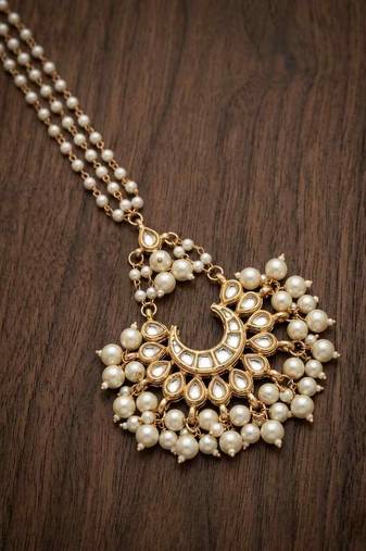 White pearl kundan maangtika