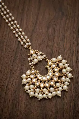 White pearl kundan maangtika