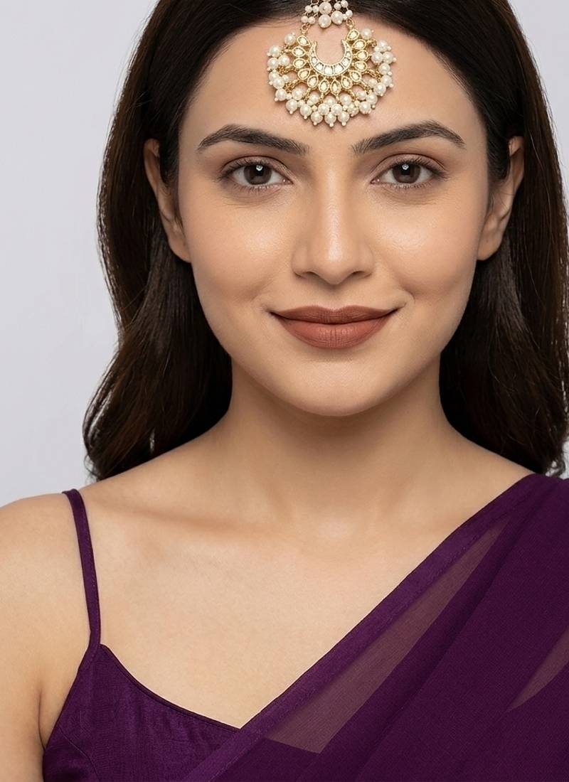 White pearl kundan maangtika