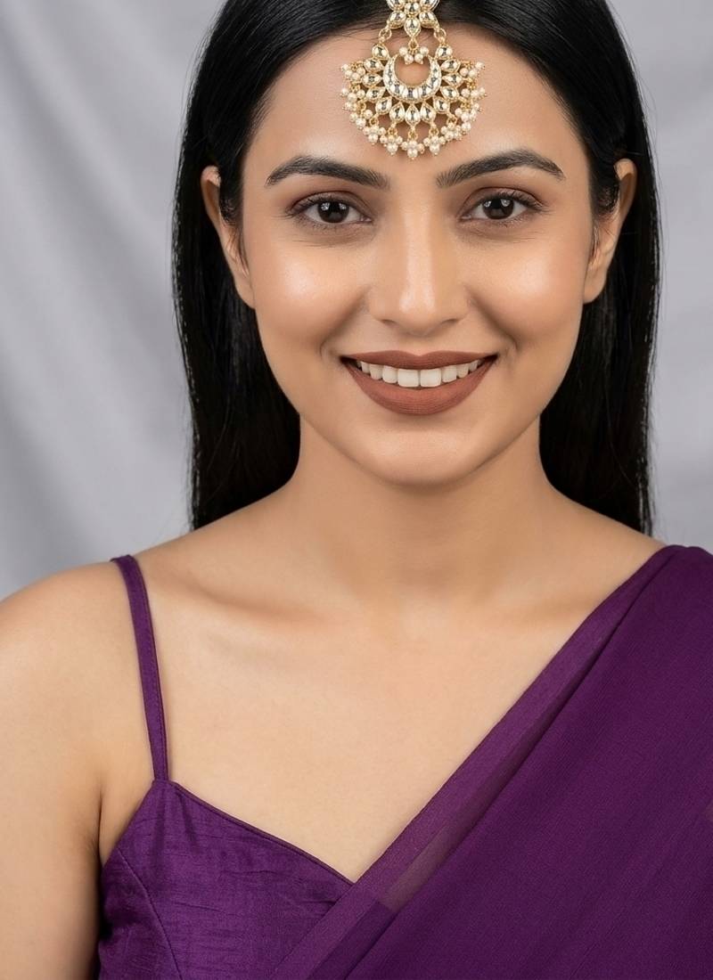 Golden kundan maangtika