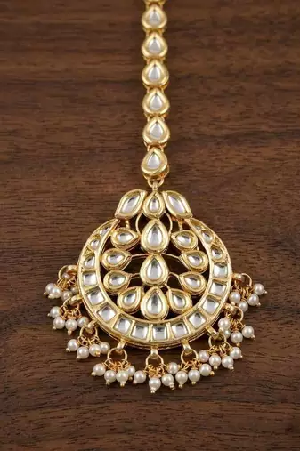 Golden kundan maangtika