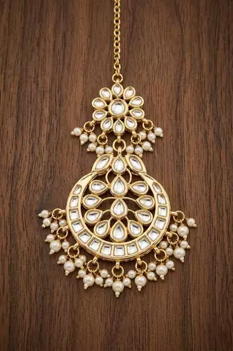 Golden kundan maangtika