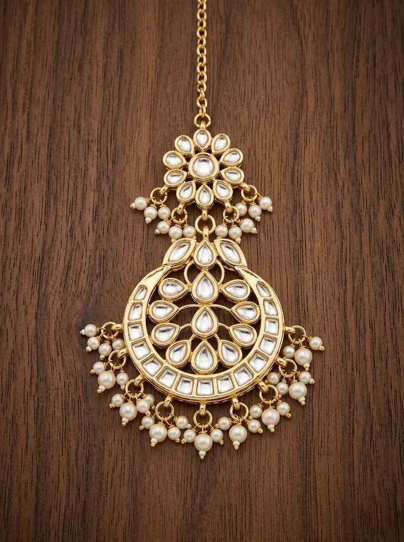 Golden kundan maangtika