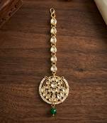 Green kundan maangtika