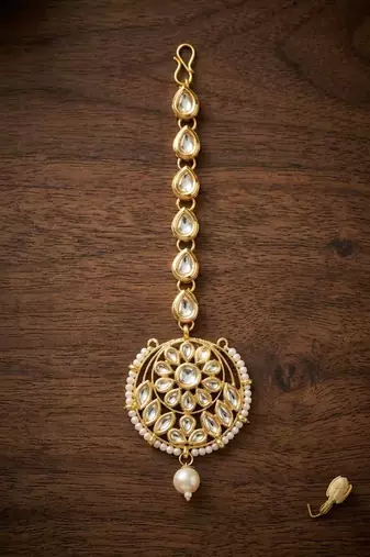White kundan maangtika