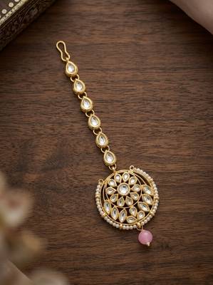 Light pink kundan maangtika 1