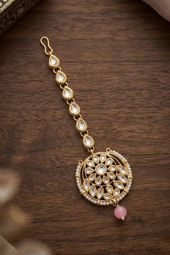 Light pink kundan maangtika