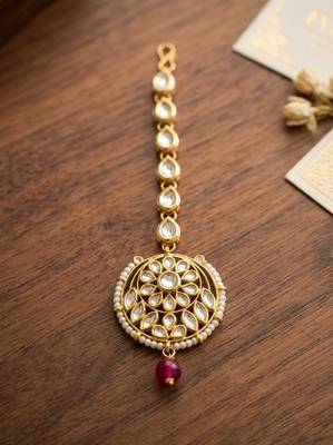Hot pink kundan maangtika 1
