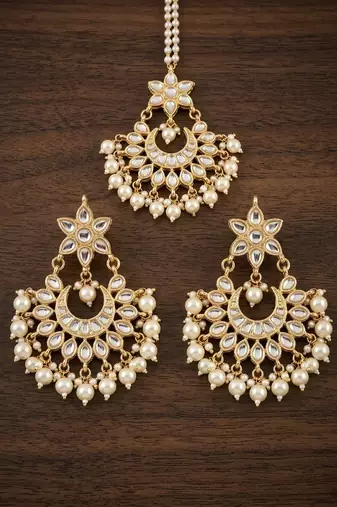 Kundan bridal chandbali earrings with maangtika set