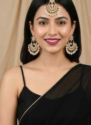 Kundan bridal chandbali earrings with maangtika set 2