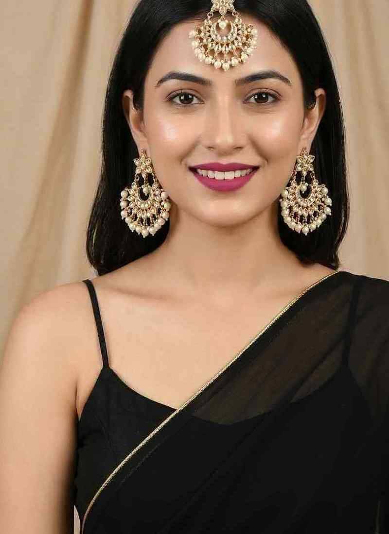 Kundan bridal chandbali earrings with maangtika set