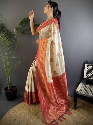 White white banarasi silk zari meenakari weaving saree with contrast blouse piece 3