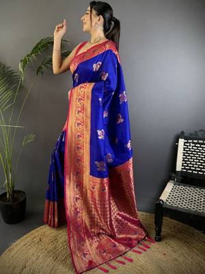 Blue blue banarasi silk zari meenakari weaving saree with contrast blouse piece 2