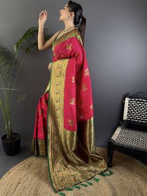 Magenta magenta banarasi silk zari meenakari weaving saree with contrast blouse piece 3