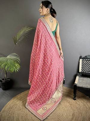 Pink bandhani zari silk blend handloom bandhani saree 3