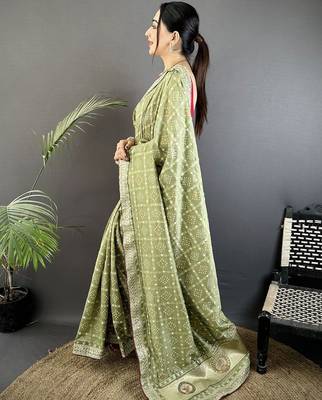 Green embellished beads and stones silk blend heavy work bandhani saree 2