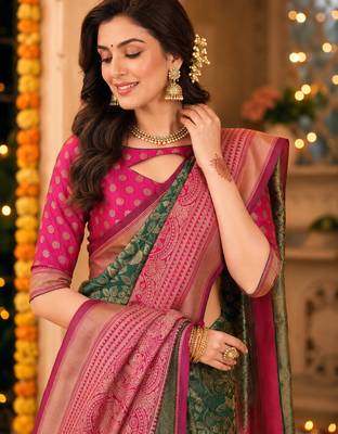 green jacquard saree with silver zari weaving     elegant party wear ethnic saree 3