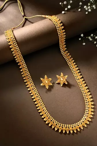 Women's gold toned long maharani haar necklace with stud earrings south