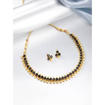 Women's black choker necklace with stud earrings for women temple 2