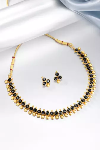 Women's black choker necklace with stud earrings for women temple