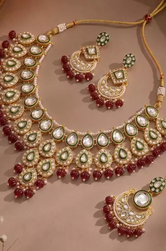Maroon kundan ethnic necklace earrings maangtikka set for women