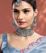 Women's synthetic stone studded choker necklace dangle earrings & maangtikka