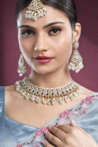 Women's kundan choker necklace dangle earrings & maangtikka bharatanatyam