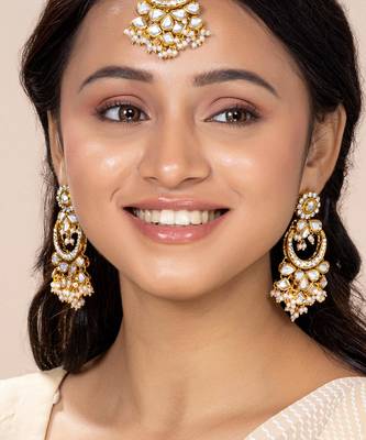 Women's faux kundan beaded maang tikka earrings set jewelry off white 1