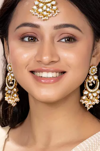 Women's faux kundan beaded maang tikka earrings set jewelry off white