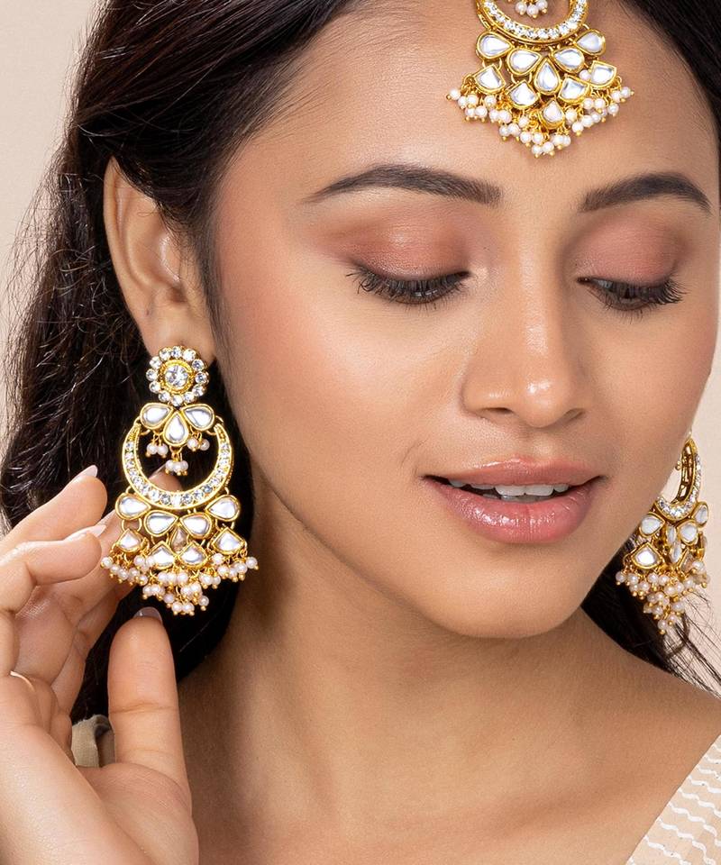 Women's faux kundan beaded maang tikka earrings set jewelry off white