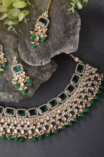 Women's green crystal choker necklace earring maang tikka bharatanatyam