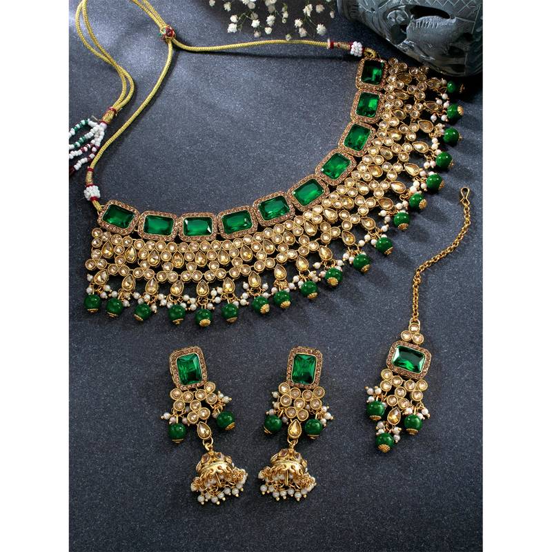 Women's green kundan studded choker necklace earrings maang tikka