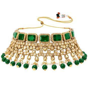 Women's green kundan studded choker necklace earrings maang tikka 3