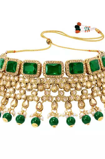 Women's green kundan studded choker necklace earrings maang tikka
