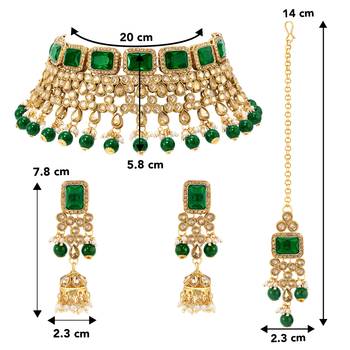 Women's green kundan studded choker necklace earrings maang tikka 4