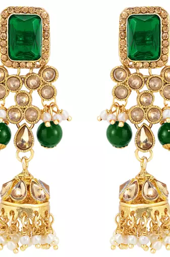 Women's green kundan studded choker necklace earrings maang tikka