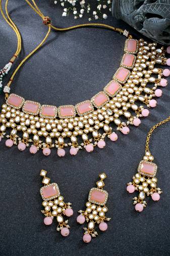 Women's pink kundan choker necklace dangle earring & maang tikka