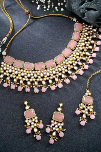 Women's pink kundan choker necklace dangle earring & maang tikka