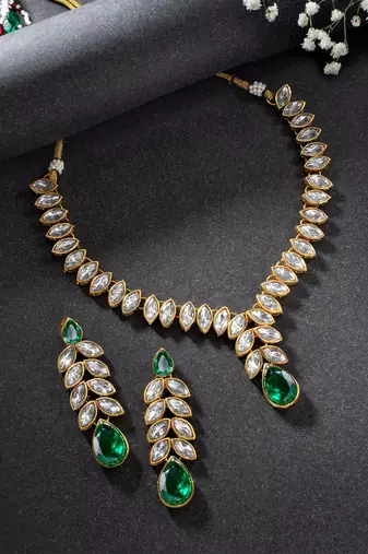 Women's kundan maang tikka earrings necklace set bharatanatyam jewelry set