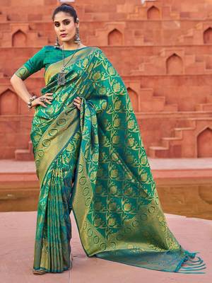 Green floral woven design zari saree 1