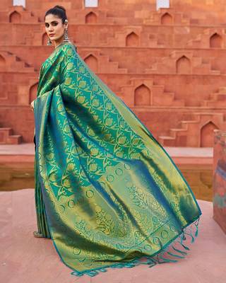 Green floral woven design zari saree 2