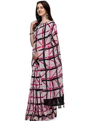 White geometric printed saree 2