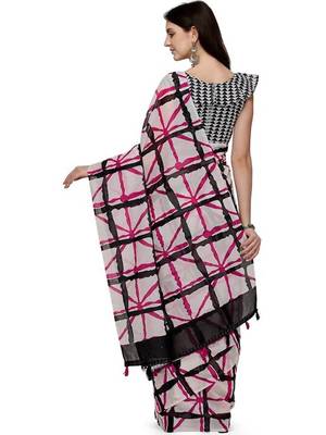 White geometric printed saree 3