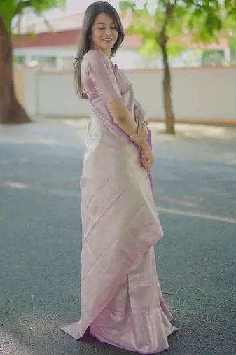 Lavender woven design zari silk blend handloom saree