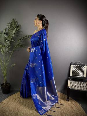 Navy blue woven design saree with blouse piece 2