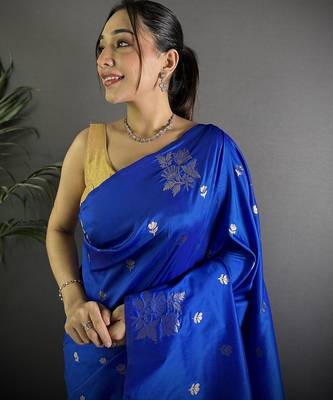 Navy blue woven design saree with blouse piece 4