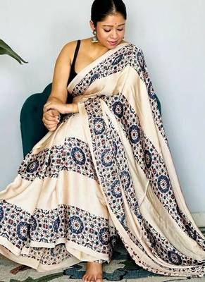 Cream ethnic motifs satin block print saree 2